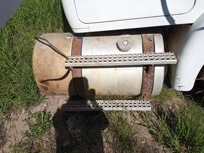 Volvo / WhiteGMC WG Right Fuel Tank for a 1995 White WG