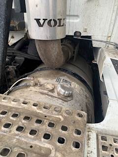 Volvo VNL Right Fuel Tank
