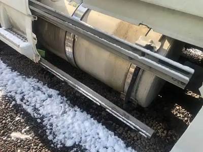 Volvo VNL Right Fuel Tank