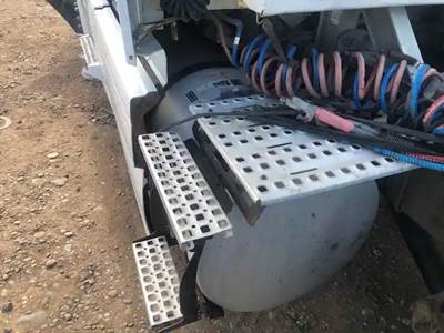 Volvo VNL Left Fuel Tank