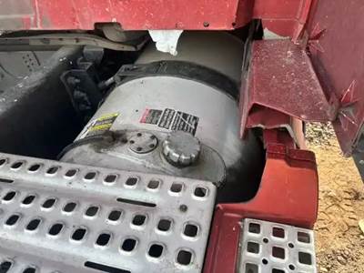 Volvo VNL Right Fuel Tank