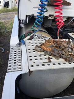 Volvo VNL Left Fuel Tank