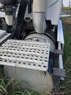 Volvo VNL Right Fuel Tank