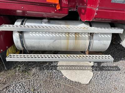 Western Star 4900SA Left Fuel Tank for a 2004 Western Star 4900 SA