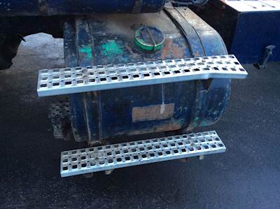 Ford LN8000 Left Fuel Tank