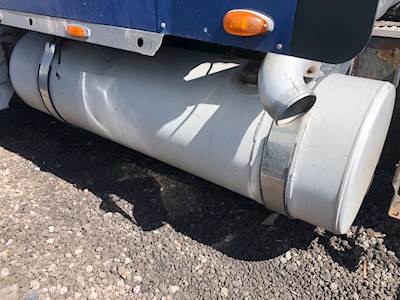 Freightliner FLD132 Classic XL Left Fuel Tank for a 2001 Freightliner FLD132 XL CLASSIC