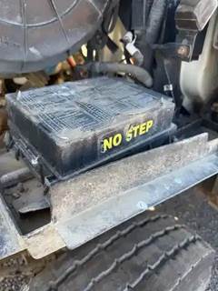 Sterling L7500 Fuse Box