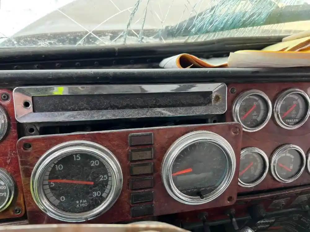 Freightliner FLD120 Classic Gauge for a 2004 Freightliner Classic 120