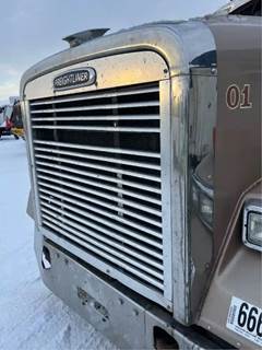 Freightliner FLD120 Classic Grille for a 2004 Freightliner Classic 120