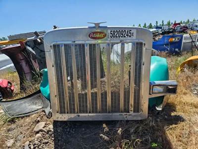 Peterbilt 379 Grille