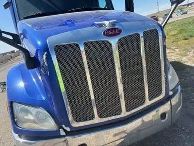 Peterbilt 579 Grille