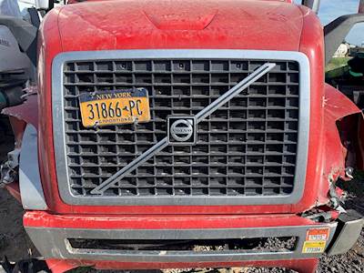 Volvo VNL Grille