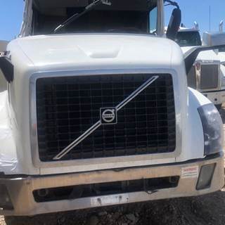 Volvo VNL Grille