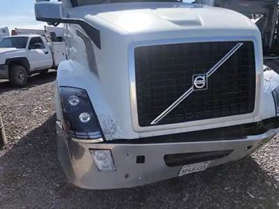 Volvo VNL Grille