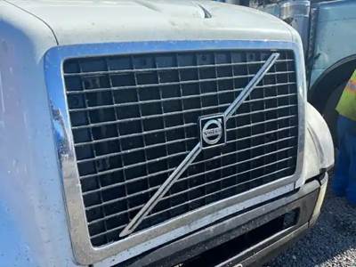 Volvo VNL Grille