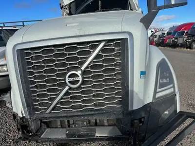 Volvo VNL Grille