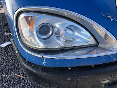 Freightliner Columbia 120 Headlight Assembly for a 2002 Freightliner CL120 Columbia