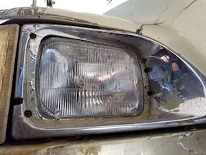 International 9400 Headlight Assembly
