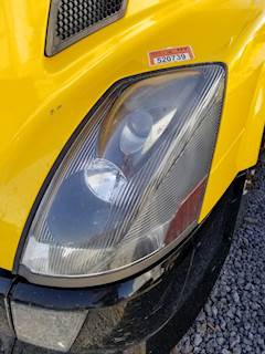 Volvo VNL Headlight Assembly