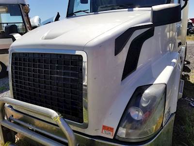 Volvo VNL Headlight Assembly