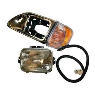 International 9200 / 9400 Headlight Assembly for a 1996 International 9200/9400I