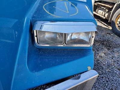 Kenworth T800 Headlight Assembly