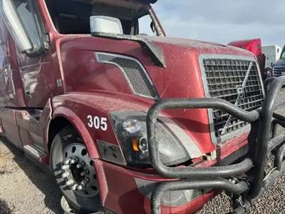 Volvo VNL Headlight Assembly