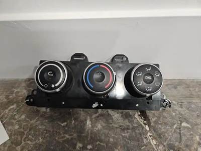 Freightliner Cascadia 126 Heater / AC Temp Control