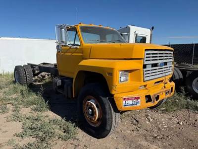 Ford F-800 Hood for a 1985 Ford F800