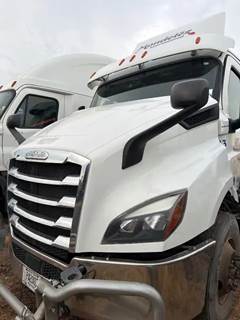 2020 Freightliner Cascadia 116 43" Short Hood Assembly w/ Headlights & Grille, Part # A17-20473-000