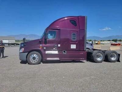 Freightliner Cascadia 125 Hood