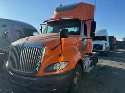 International LA617 Hood