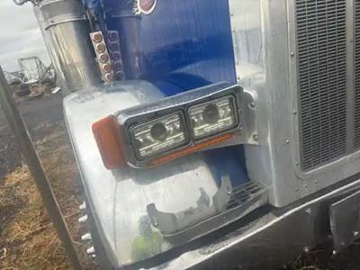 2005 Peterbilt 379 Long Tilt Hood with Side Panel and Fenders