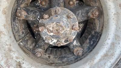 Dayton 22.5 Hub for a 1988 Ford LNT9000