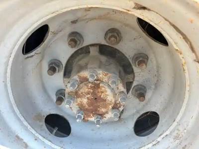 HUB PILOT 19.5 Hub for a 2003 Chevrolet C4500