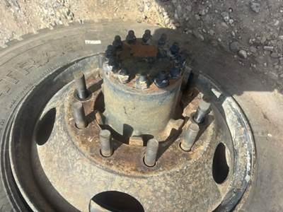 HUB PILOT 22.5 Hub for a 2007 GMC C7500