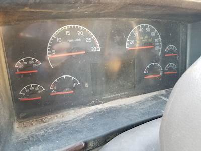 Volvo VNL Instrument Panel Cluster