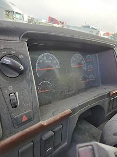 Volvo VNL Instrument Panel Cluster