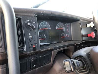 Volvo VNL Instrument Panel Cluster