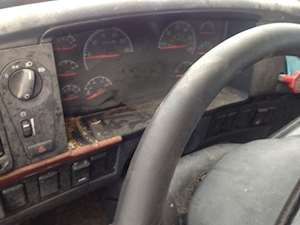 Volvo VNL Instrument Panel Cluster