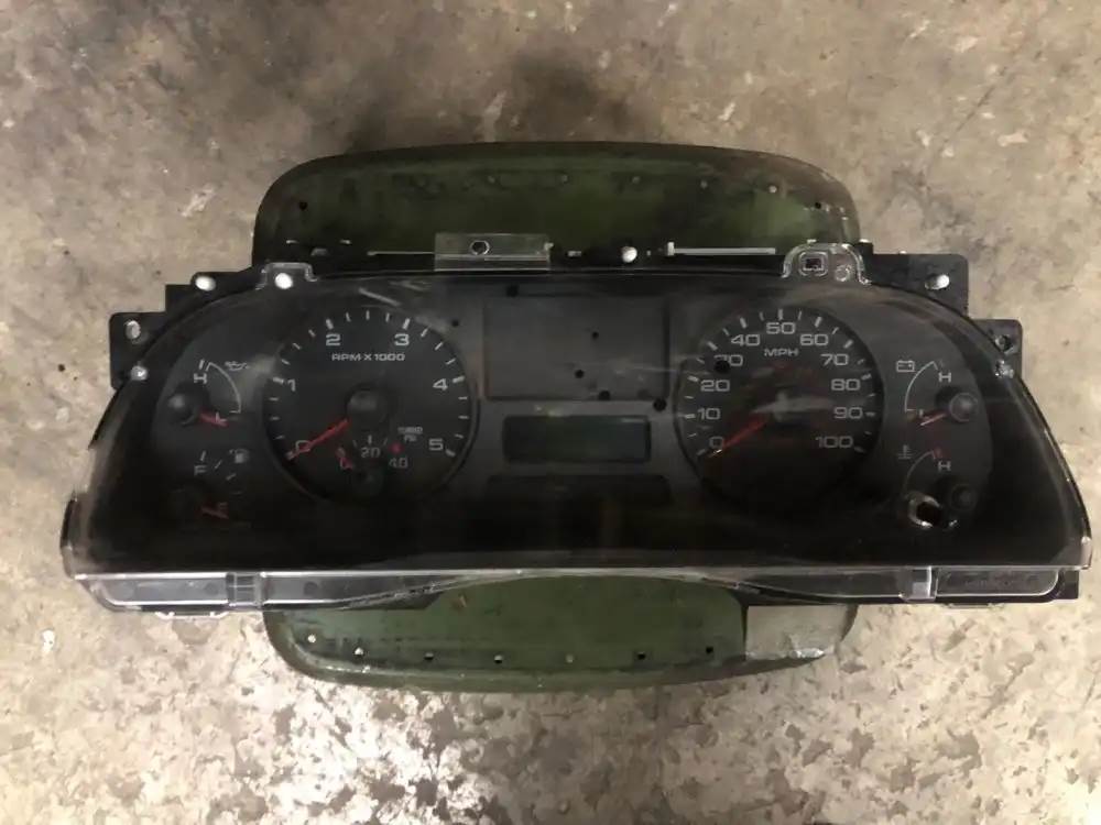 Ford F350 Instrument Panel Cluster for a 2006 Ford F350 SUPERDUTY For