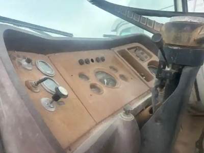 Ford L800 Instrument Panel Cluster