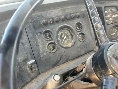 Ford L8000 Instrument Panel Cluster