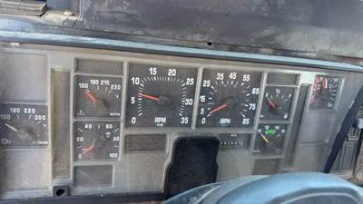 International 4900 Instrument Panel Cluster