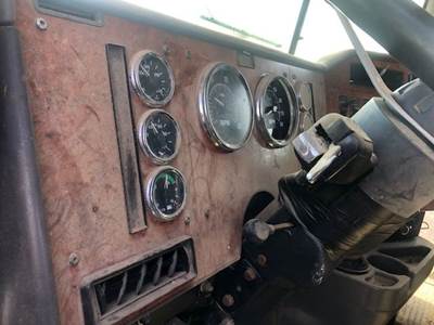 International 9400 Instrument Panel Cluster