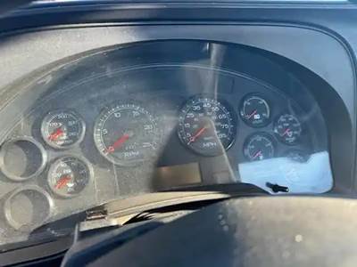 International LA617 Instrument Panel Cluster