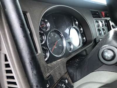 Kenworth T680 Instrument Panel Cluster