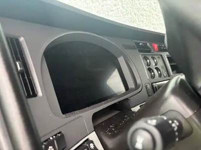 Kenworth T680 Instrument Panel Cluster