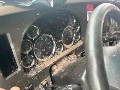 Kenworth T680 Instrument Panel Cluster