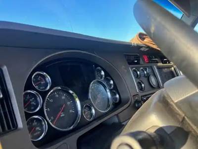 Kenworth T680 Instrument Panel Cluster